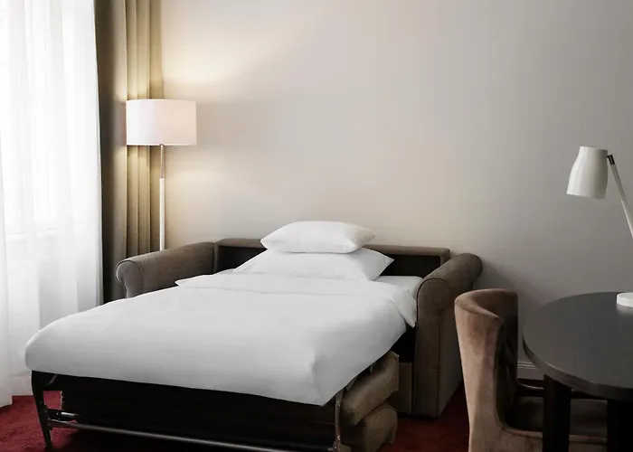 Rathauspark - Handwritten Collection 4* Vienna