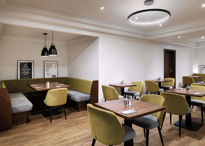 Rathauspark - Handwritten Collection 4* Vienna