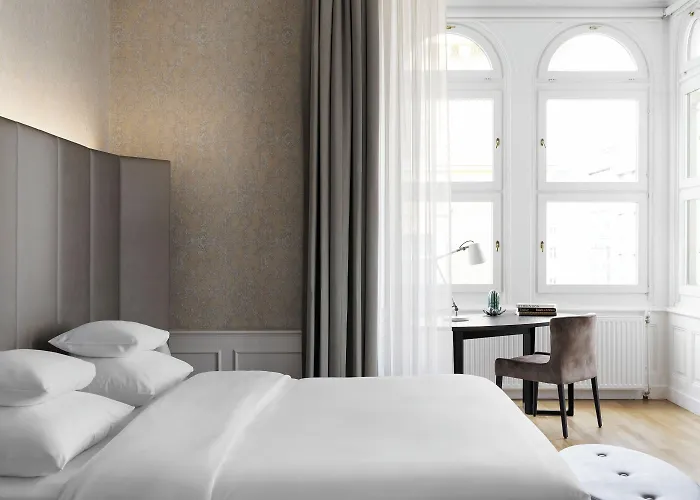 Rathauspark - Handwritten Collection 4* Vienne